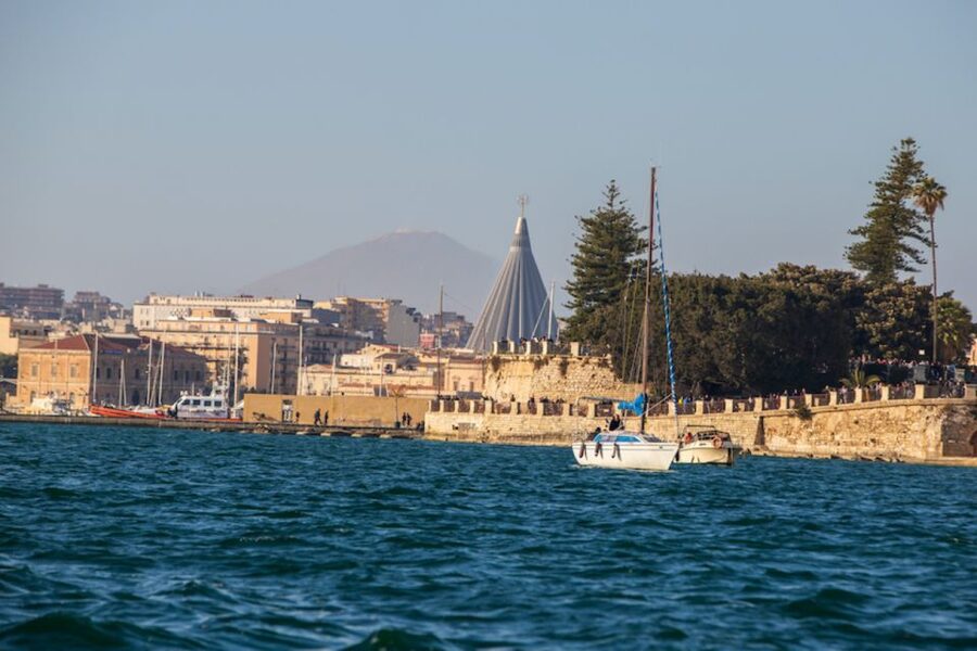 Siracusa: Ortygia Island Boat Tour with Grotto Visit - Timing your departure: sunrise light, sunset color, and why one hour matters
