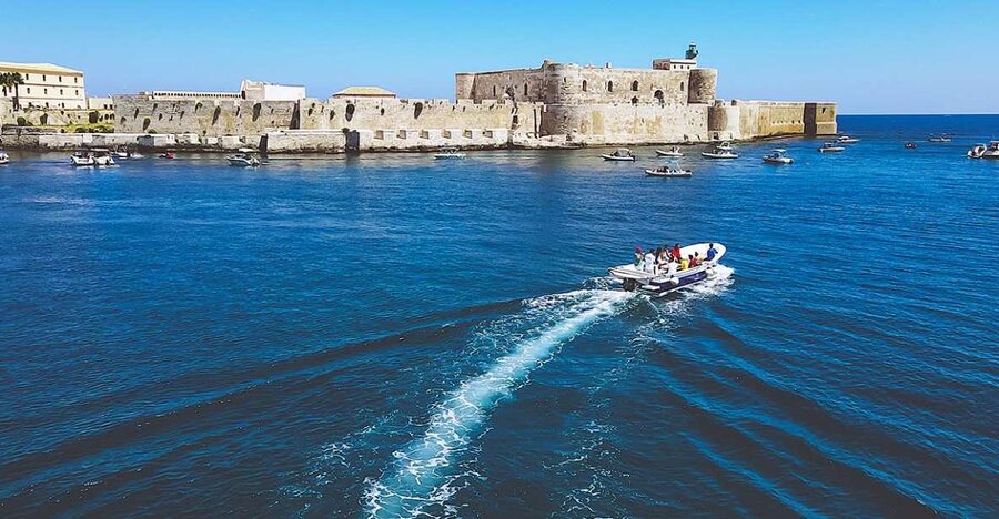 Siracusa: Private Boat Excursion to Ortigia with Prosecco - Setting Off: Dolphin Excursion and Rental to Arethusa Spring