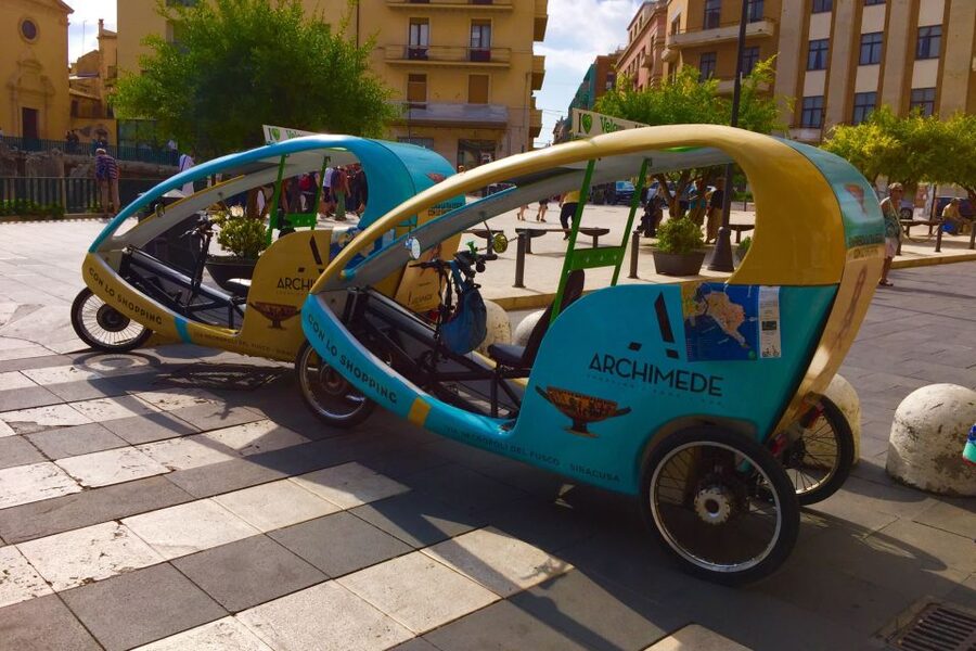 Siracuse: Guided Velobike Tour - Piazza Archimede: street-level history you can actually frame