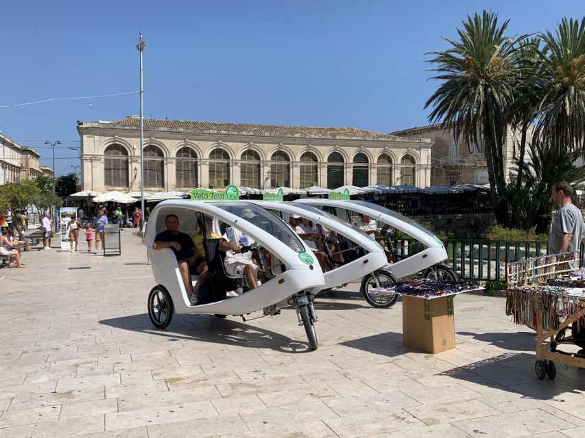Siracuse: Guided Velobike Tour - Ortigia street corners: where the guide’s storytelling shines