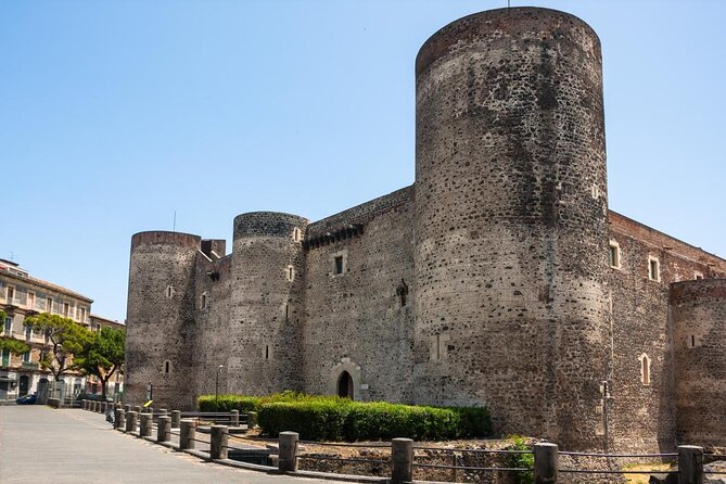 Street food tour of Catania by night - Why a 6 pm street food loop beats midday Catania