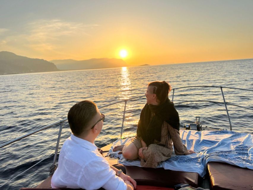 Sunset boat tour in Palermo - Boarding With Angela and Luca: The Tone of the Trip