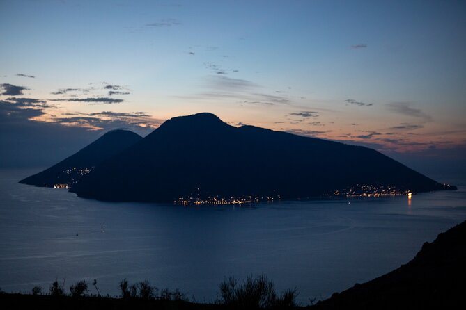 Sunset picnic in the vineyard - Getting to Tenuta di Castellaro from Lipari without losing your evening