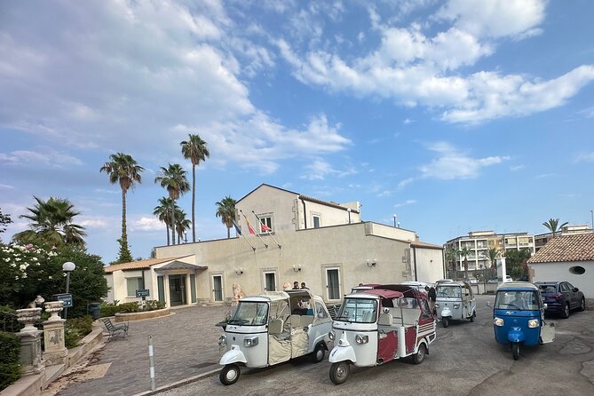 Syracuse and Ortygia and Park Neapolis Tuk-Tuk Tour - Piazza Archimede and a Fountain Moment at Diana