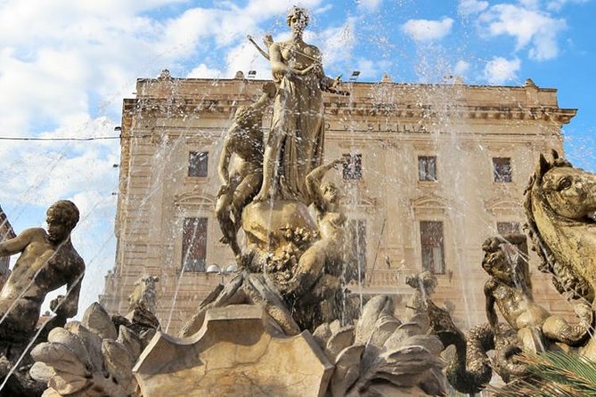 Syracuse and Ortygia Island Day Trip from Taormina - Ortigia on Foot: Piazza Archimede and the Island-Street Feeling