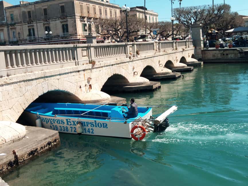 Syracuse: boat tour of sea caves and Ortigia, Papyrus Excursion - First Step: Largo Porta Marina Check-In and Getting on Board