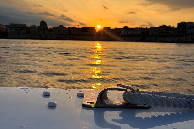 Syracuse: Boat tour with Aperitif 2 hours - Sailing from Via Malta at 6:00 pm: the best kind of “easy plan”