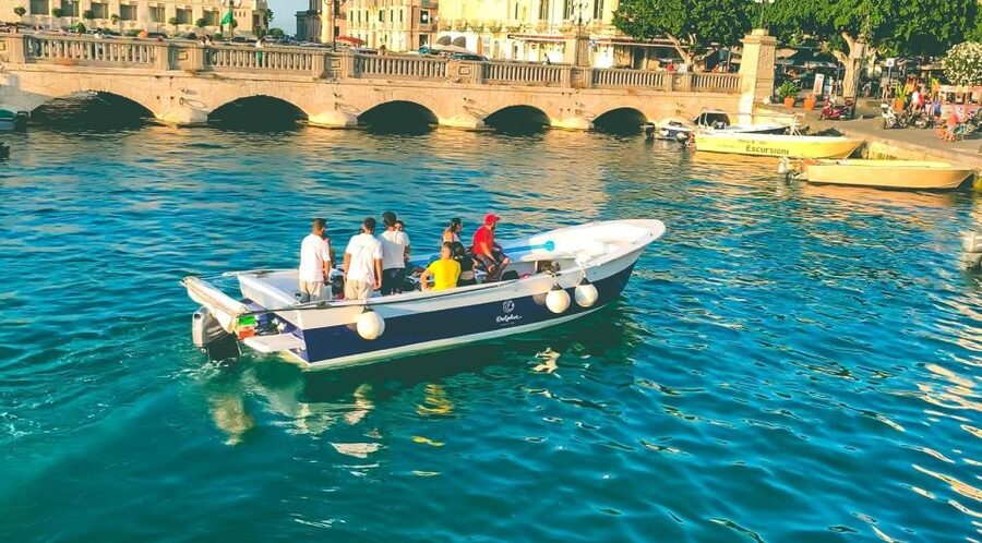 Syracuse: Boat tour with aperitif - Sea caves and grotto stops: the payoff (and the reality check)