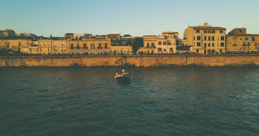 Syracuse: Boat tour with aperitif - The aperitif: Sicilian cutting board and Prosecco