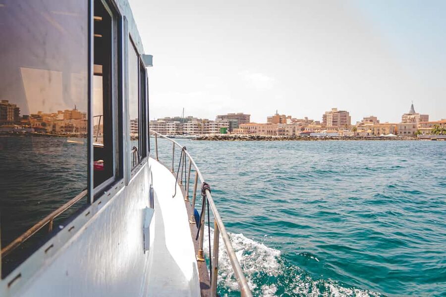 Syracuse: Boat tour with barbeque on board - Sea caves and rock shapes: what to look for while you’re sailing