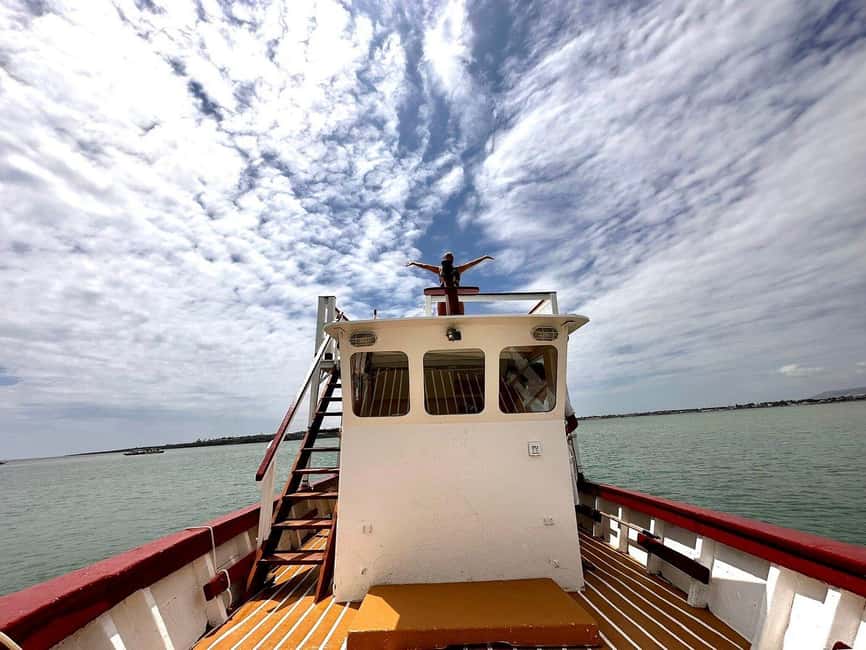 Syracuse: Boat Trip with Lunch, Wine, and Swimming Stops - Swimming Stops: The Main Event (and How to Make It Easy)