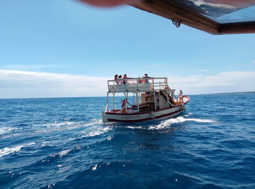 Syracuse: Boat Trip with Lunch, Wine, and Swimming Stops - What to Expect for the Boat, Guide, and Group Feel