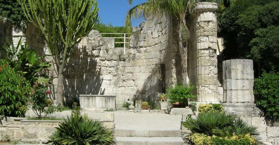 Syracuse: Greek Theater and Neapolis sunset tour - Latomie del Paradiso: the quarry-garden that feels like a secret