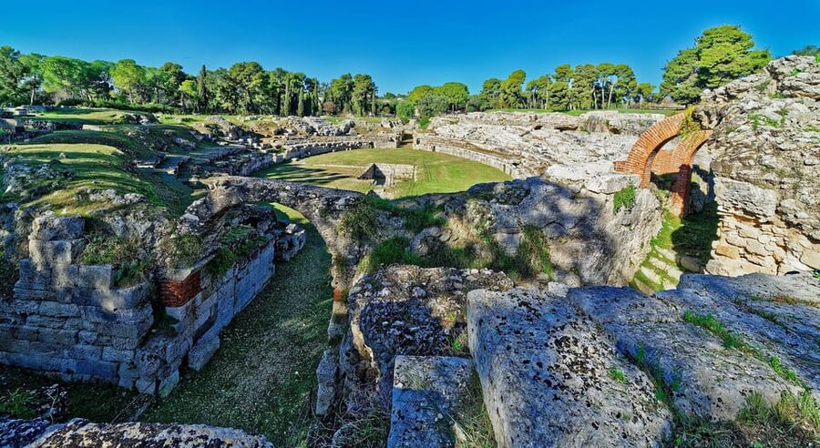 Syracuse: Greek Theater and Neapolis sunset tour - Altar of Hieron II: the meaning behind the view