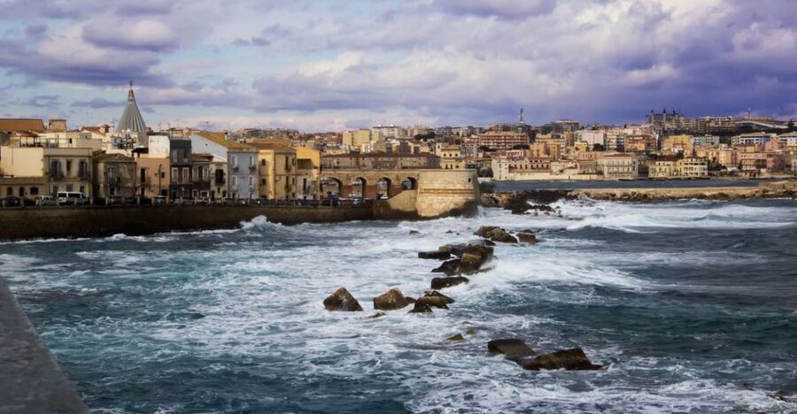 Syracuse: Highlights of Ortigia Guided Walking Tour - Ortigia in two hours: what this walk actually covers