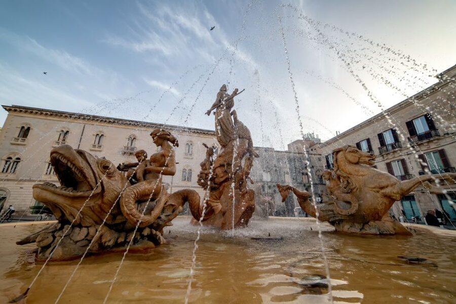 Syracuse: Highlights of Ortigia Guided Walking Tour - Piazza Archimede and the Fountain of Diana: myth that becomes street art