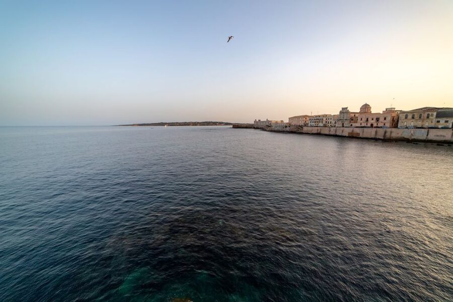 Syracuse: Highlights of Ortigia Guided Walking Tour - Piazza Duomo marble and Syracuse Cathedral: what you can actually see