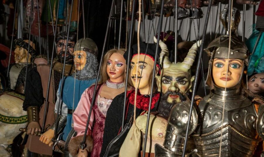 Syracuse: Museum Guided Tour with Sicilian Puppet show - The puppet show itself: epics, battles, and animals on stage