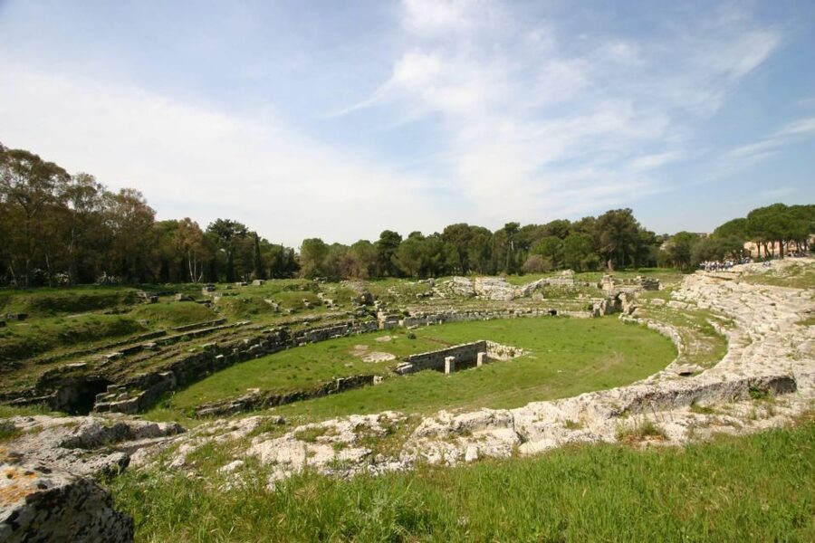 Syracuse: Neapolis and Greek Theater guided tour - Latomie del Paradiso: Quarry Caves Turned into Garden Shadows
