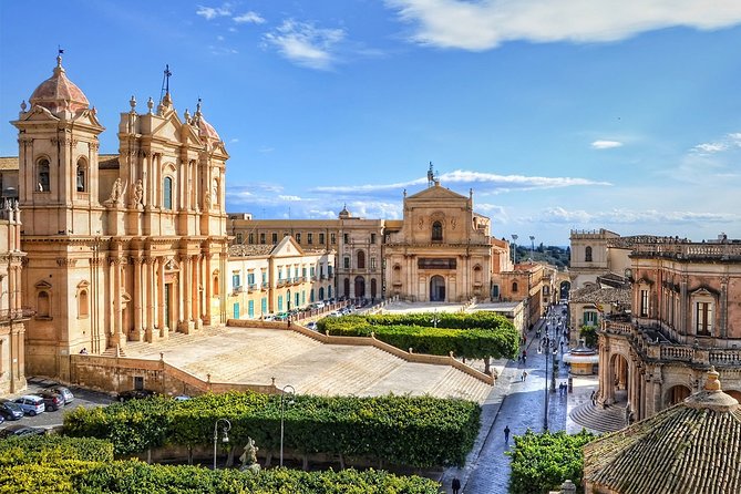 Syracuse, Ortigia and Noto walking tour from Catania - Mercato di Ortigia and Piazza Duomo: where the streets do the talking