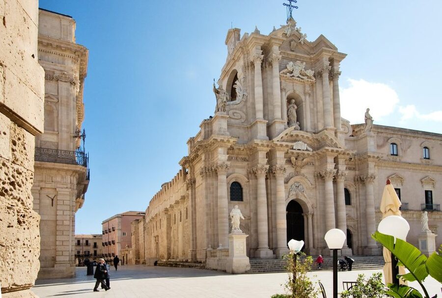 Syracuse: Ortigia Classic Walking Tour - Ortigia on foot: why this 2-hour loop makes sense