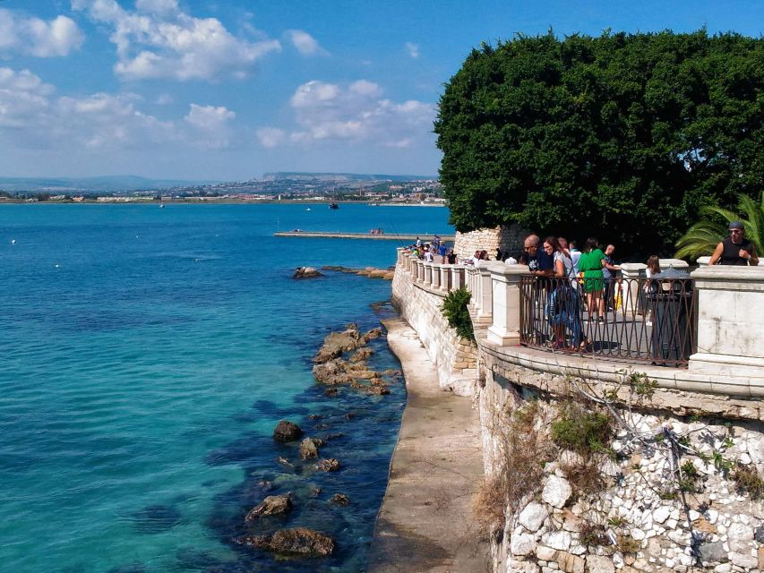 Syracuse: Ortigia Classic Walking Tour - Tour size, headsets, and real-world comfort