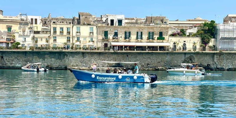 Syracuse: Ortigia Island & Sea Cave Boat Tour with Prosecco - Finding Via Malta 26 and Getting Ready for the Water
