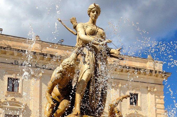 Syracuse, Ortigia & Noto - Ortigia’s streets and the Piazza Duomo walking line