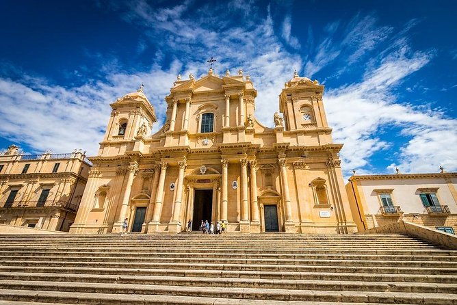 Syracuse, Ortigia & Noto - Noto’s baroque center: Royal Gate to Palazzo Nicolaci