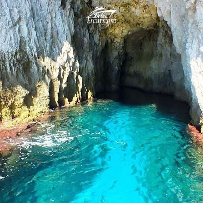 Syracuse: Ortigia & Sea Caves Boat Tour with Local Skipper - The live-skipped experience: what you gain from a local on board