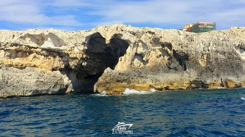 Syracuse: Ortigia & Sea Caves Boat Tour with Local Skipper - Castello Maniace: getting the best view of a signature landmark