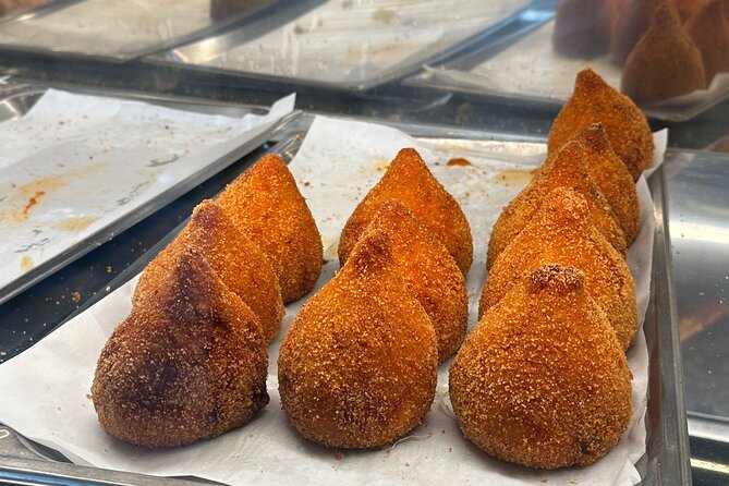 Syracuse Ortigia - Sicilian Street Food Tour by Do Eat Better - Fontana di Diana: Sicilian impanata in Piazza Archimede