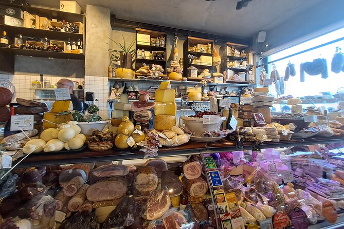Syracuse Ortigia - Sicilian Street Food Tour by Do Eat Better - What’s included: water, alcohol, and meal structure