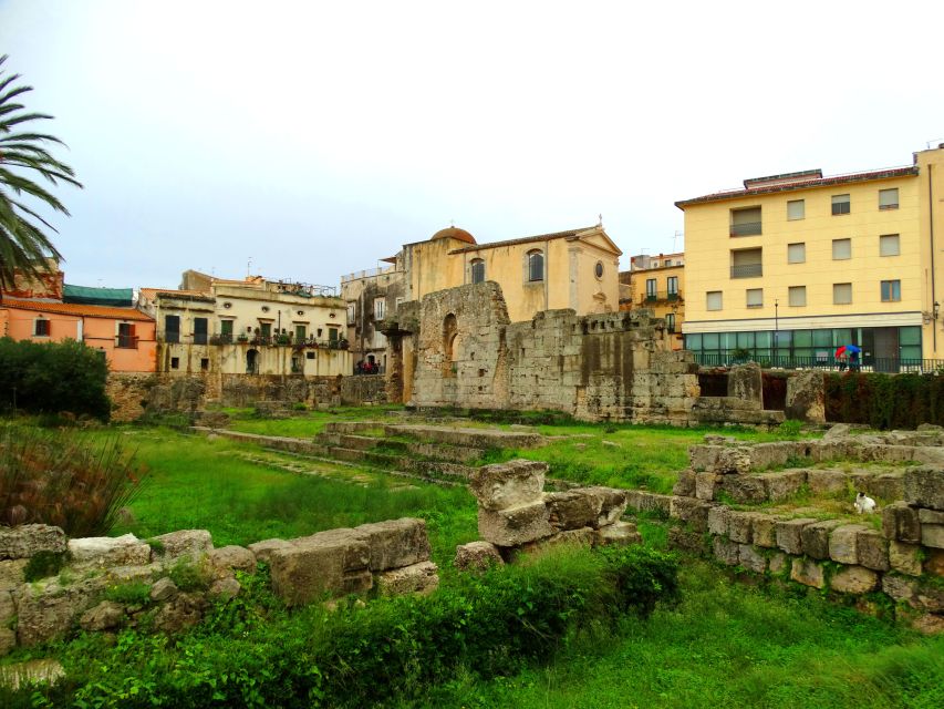 Syracuse: Ortygia & Neapolis Archaeological Park Guided Tour - Getting Ortygia bearings from Umbertino Bridge