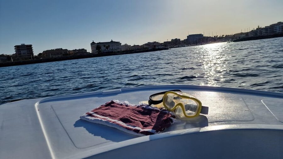 Syracuse: Picnic boat tour of Pillirina, Ortigia & sea caves - Ortigia from the water: Fonte Aretusa, Castello Maniace, and the coastal view
