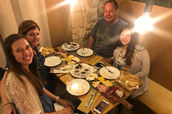 Syracuse Private Walking Tour with Traditional Lunch and Wine - Entering Ortigia: meeting your guide and setting expectations