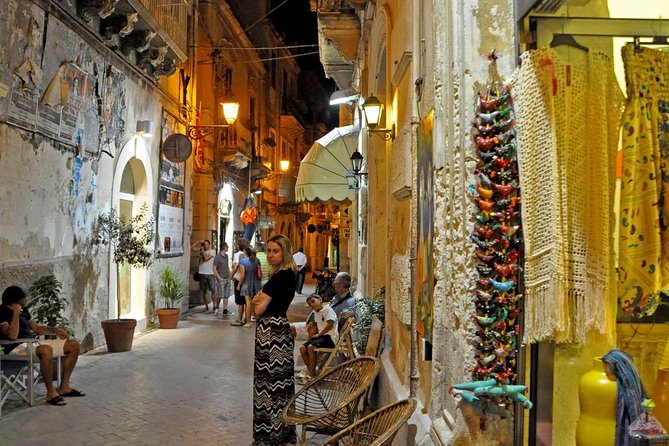 Syracuse Private Walking Tour with Traditional Lunch and Wine - The Jewish Quarter and Via Maestranza: status written in street form