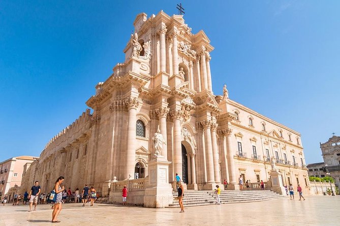 Syracuse Private Walking Tour with Traditional Lunch and Wine - Traditional lunch and wine tasting: the real reason this tour works
