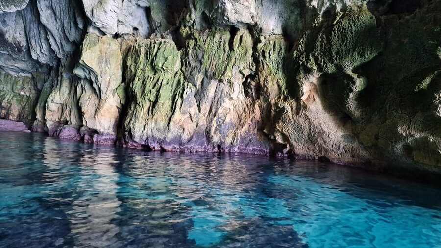 Syracuse:Snorkeling+Pillirina, Ortigia & sea caves boat tour - Meeting at A Surgiva and What the Awning Boat Feels Like