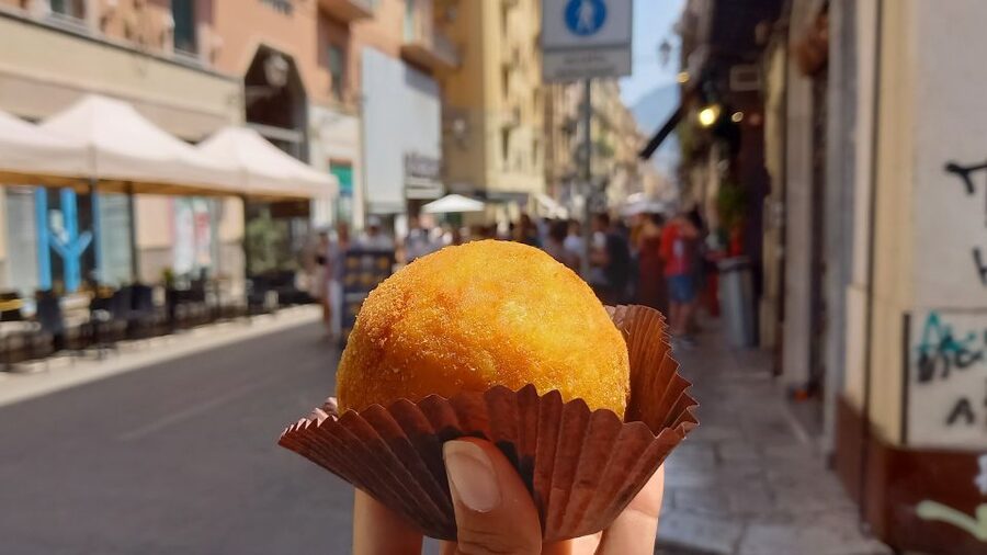 Syracuse: Street Food Walking Tour in Ortigia with Tastings - Summer Only: The Fried Fish Cone Moment