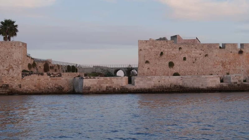 Syracuse: Sunset cruise including aperitif and swim stop - Aperitif time: prosecco, local bites, and drinks with staying power