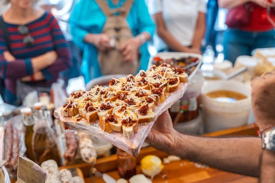 Syracuse: The Street Food Tour in Ortigia with a Local Guide - Why a street food walk works so well in Ortigia
