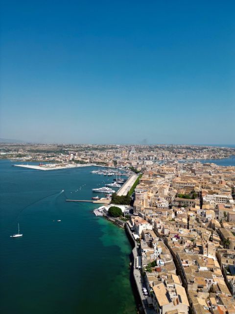 Syracuse:Tour Ortigia,caves with local skipper explanation - Where you meet and how the one-hour route feels