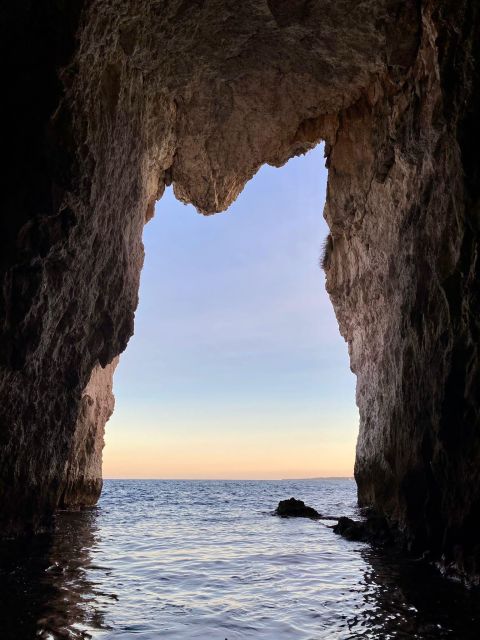 Syracuse:Tour Ortigia,caves with local skipper explanation - Your short swim stop: 10 minutes in clear water