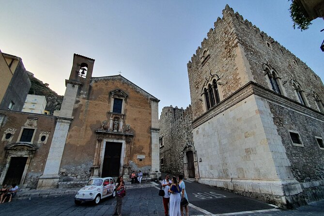 Taormina: A Self-Guided Audio Tour of Sicily’s Hilltop Town - Piazza di Duomo: the statue centaur fountain and the Taormina symbol