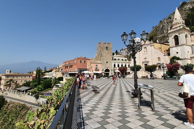 Taormina: A Self-Guided Audio Tour of Sicily’s Hilltop Town - Vicolo Stretto: Taormina’s narrow street moment