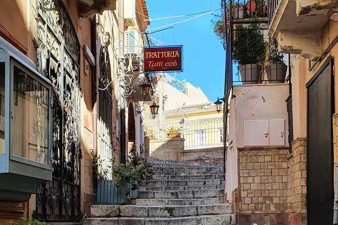 Taormina: A Self-Guided Audio Tour of Sicily’s Hilltop Town - Stop by stop: Porta Catania, then Corso Umberto