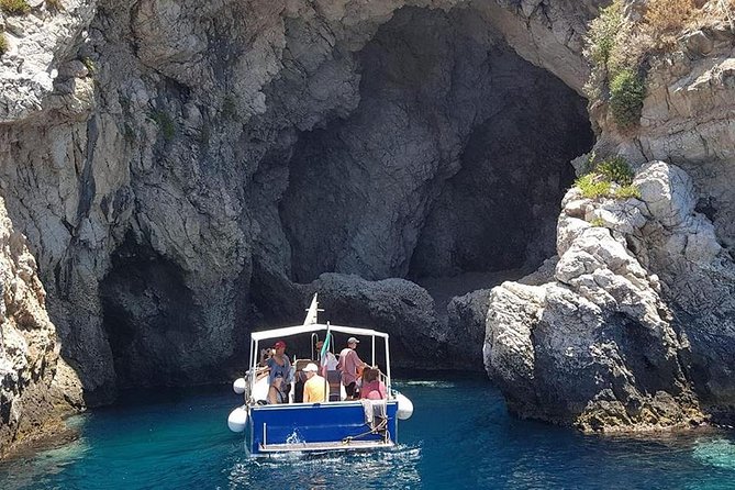 Taormina and Isola Bella Day Tour with Boat Trip from Messina - What to eat: lunch isn’t included, but the guide can help