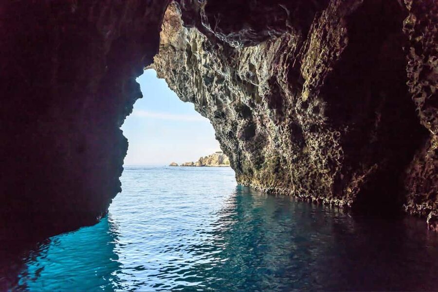 Taormina: BOAT PARTY IN CATAMARANO NELLA BAIA DI TAORMINA - Who this Taormina boat party is best for