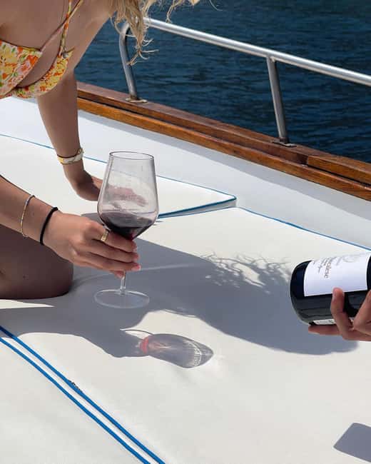 Taormina: Boat Tour with Sicilian Wine Tasting - Isola Bella is where the tour earns its keep